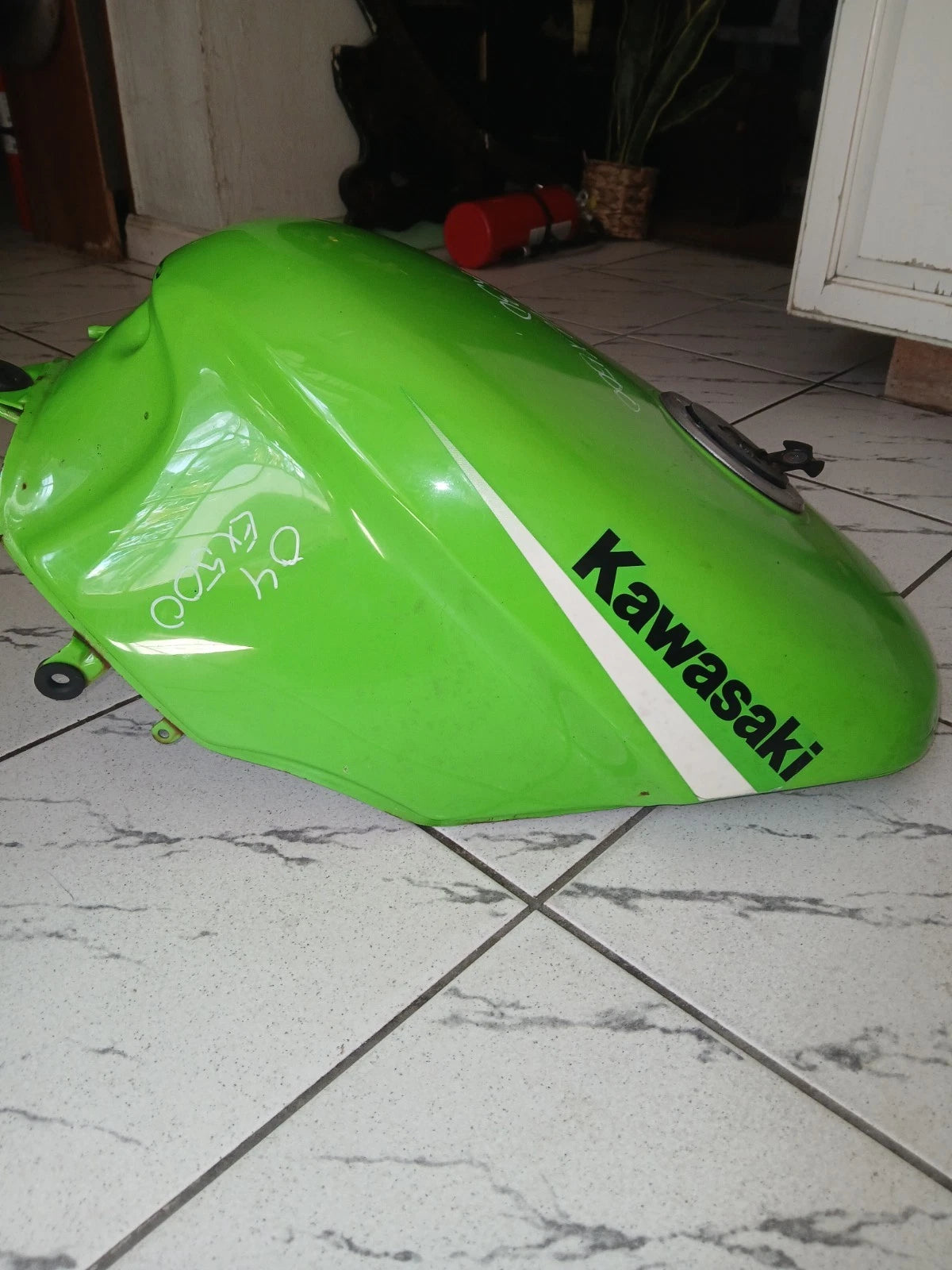 04 Kawasaki EX500 Gas Tank EX 500 Fuel Tank Petrol Cell Ninja 500 Petcock