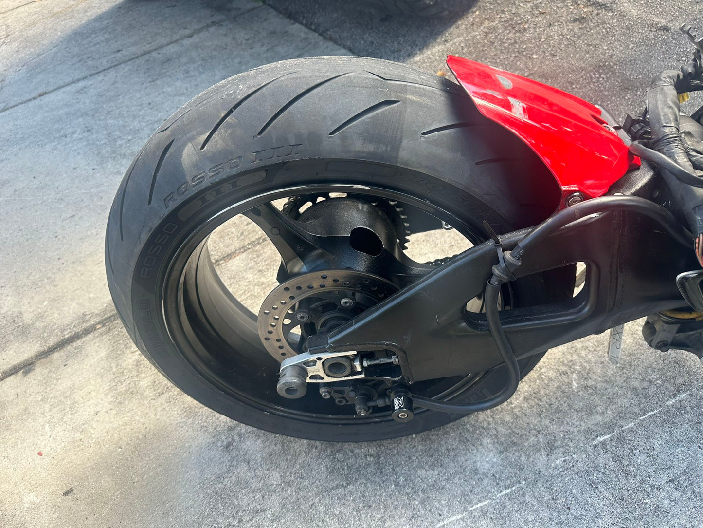 05 06 Suzuki GSXR 1000 project bike , engine questionable , clean title GSXR1000