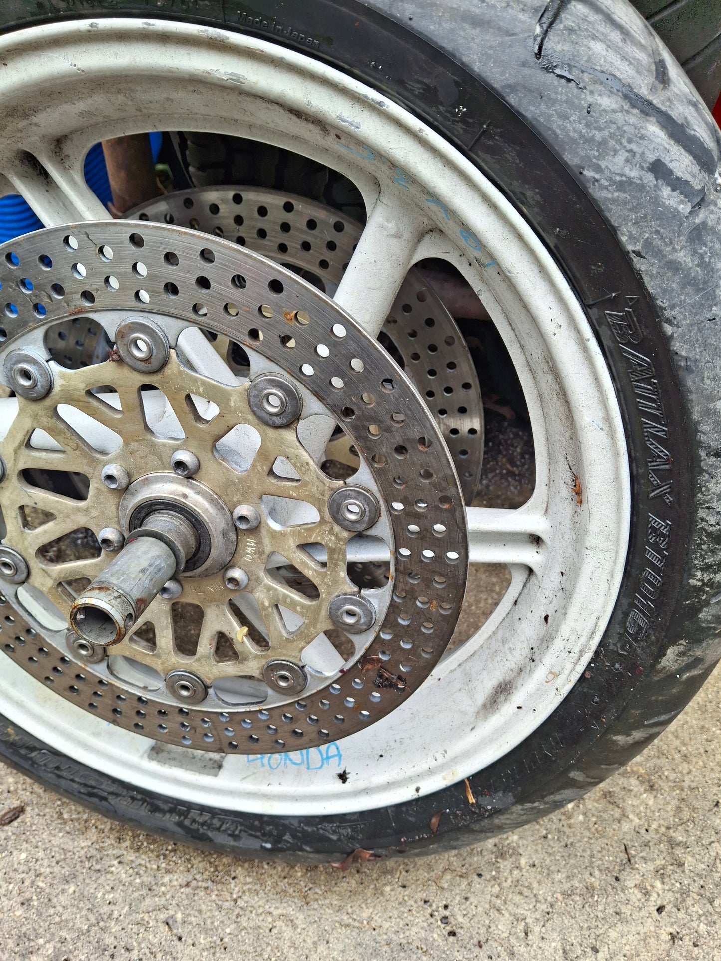 93 Honda CBR900RR Front Rim 900RR Wheel w Speedo Drive