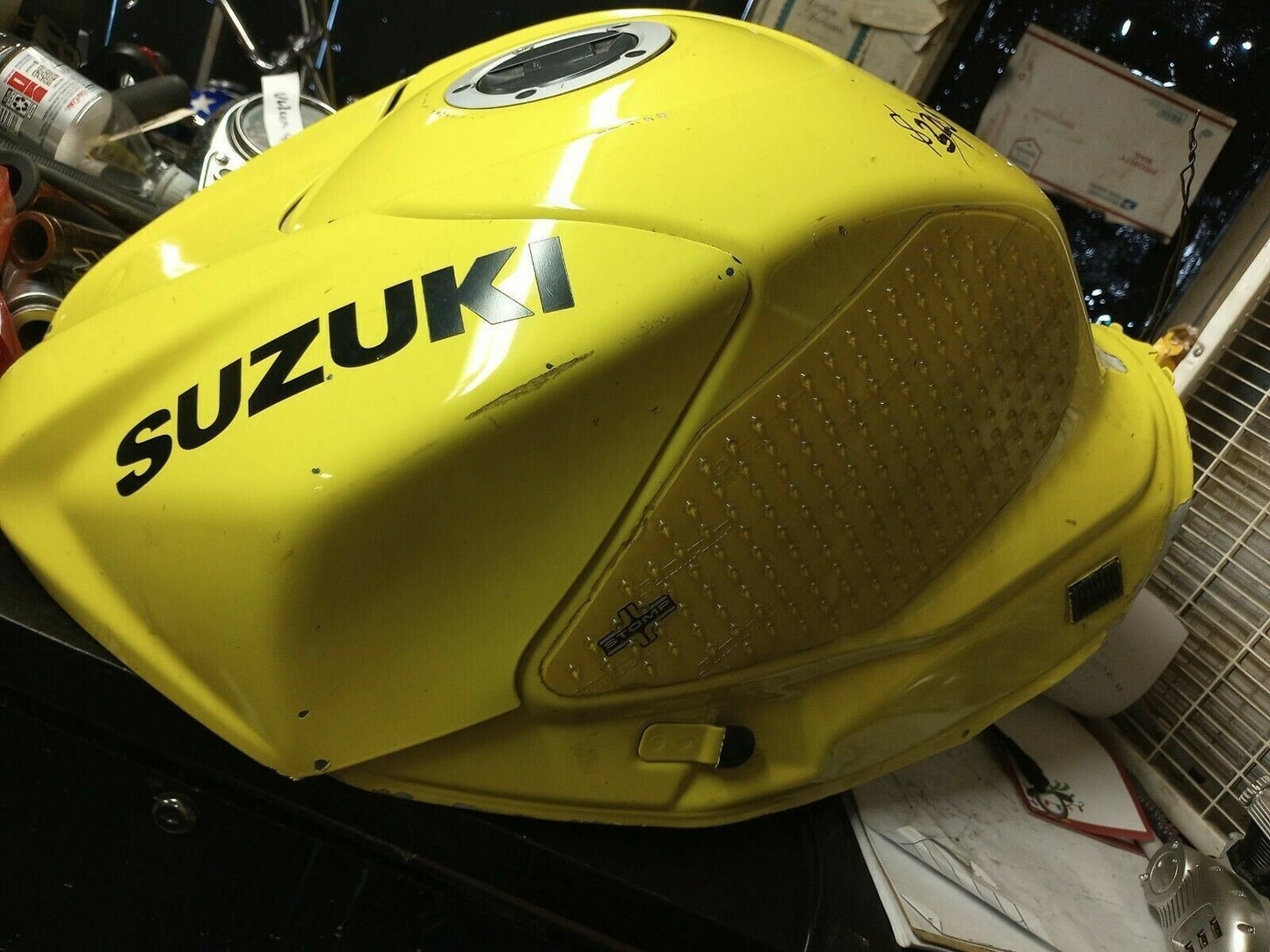 08 09 Suzuki GSXR600 GSXR 600 Gas Fuel Petrol Tank 44100-37H21-019 FREE SHIPPING