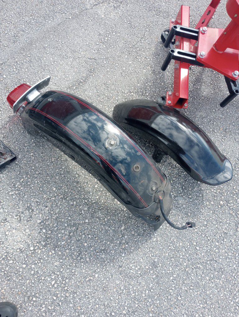 SOLD SOLD Pair Of Harley Davidson Front and Rear Fenders Look New Harley-Davidson