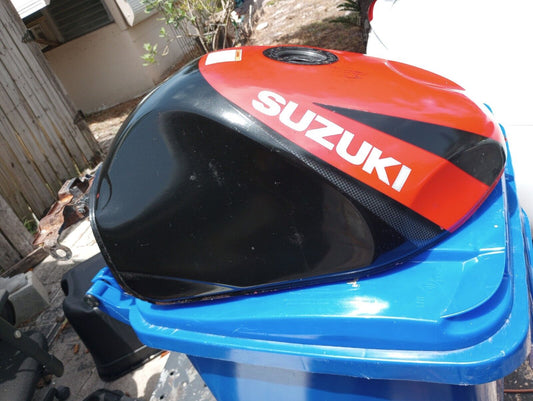 SOLD SOLD 98 Suzuki Srad GSXR 750 GSXR750 96 97 99 Gas Tank Fuel Petrol