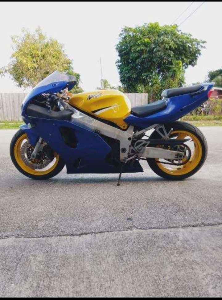 97 Kawasaki ZX7 For Sale ZX-7 ZX7R ZX-7R Ninja 750 Parts Available 