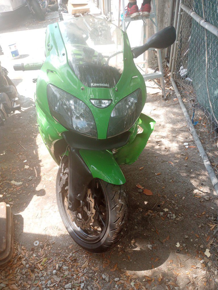 Kawasaki ZZR600 Mechanic Special Not Running Sold With Bill Of Sale ZZR 600