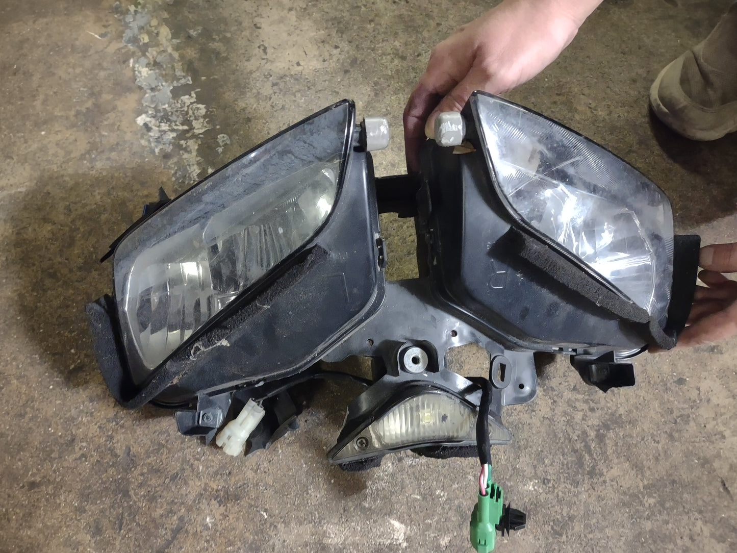 04 05 06 07 Honda CBR 1000 CBR1000 Headlight Head Light Lamp OEM